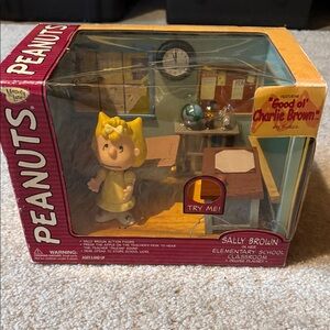 Peanuts Sally Brown Classroom Set - Yellow and Brown